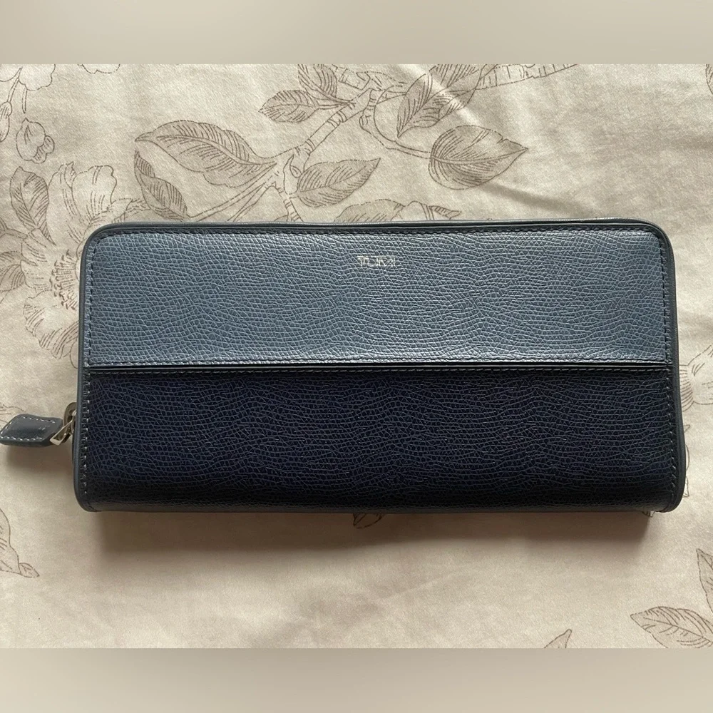 TUMI‎ Navy Blue Two Tone Ziparound Leather Wallet Rectangular Long Slim Classic